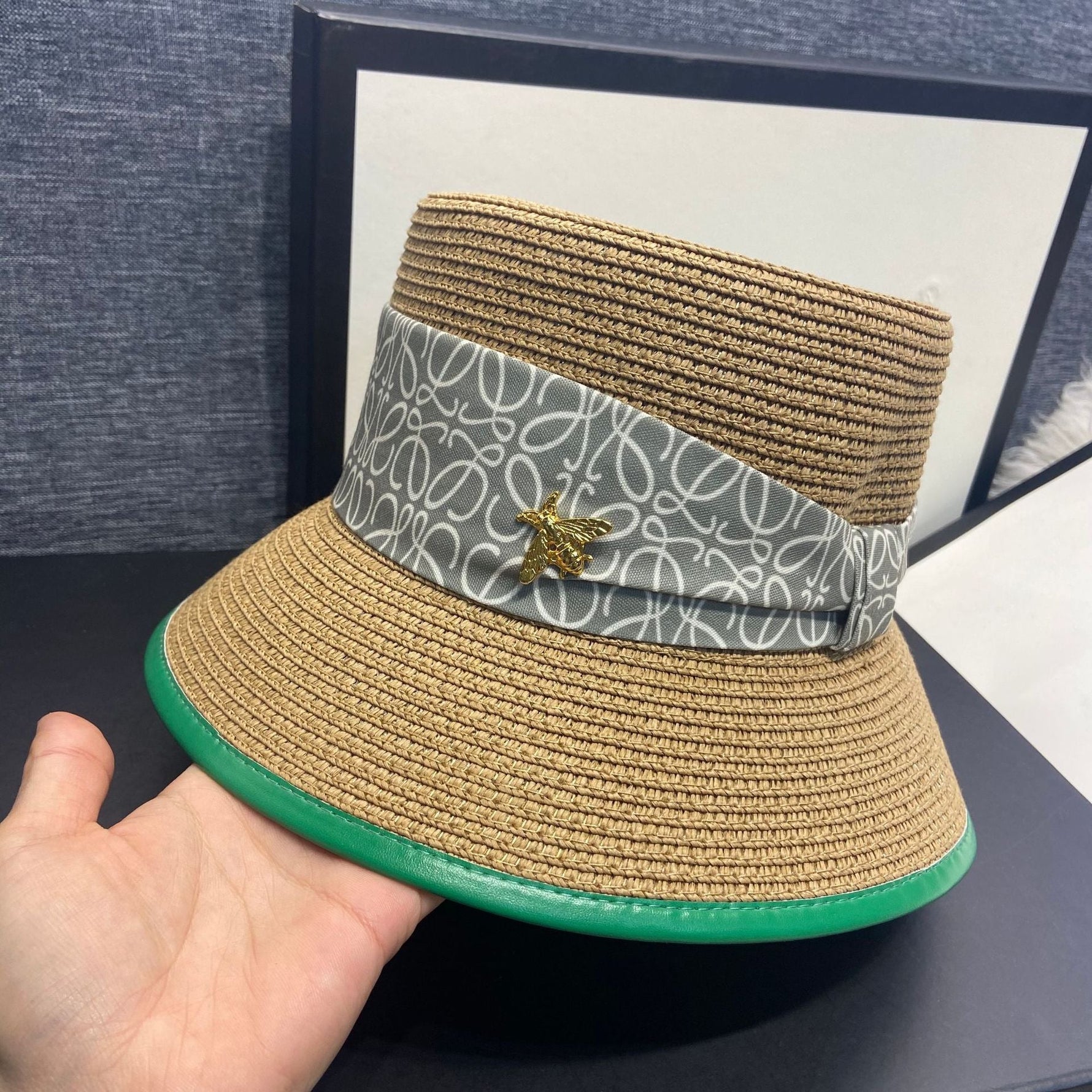 Eleganter Sommerhut mit Schleifenakzent – ideal für sonnige Tage