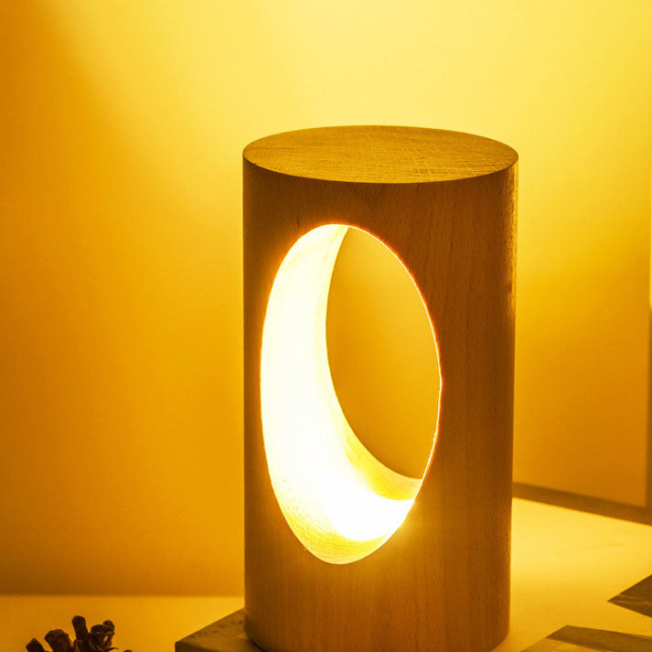 Komfortable Holz-Tischlampe mit LED-Beleuchtung
