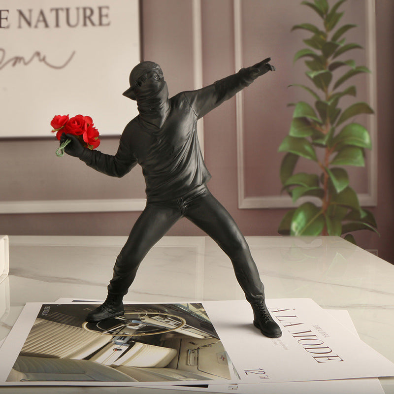 Blumen-Randalierer Dekorationsfigur von Banksy
