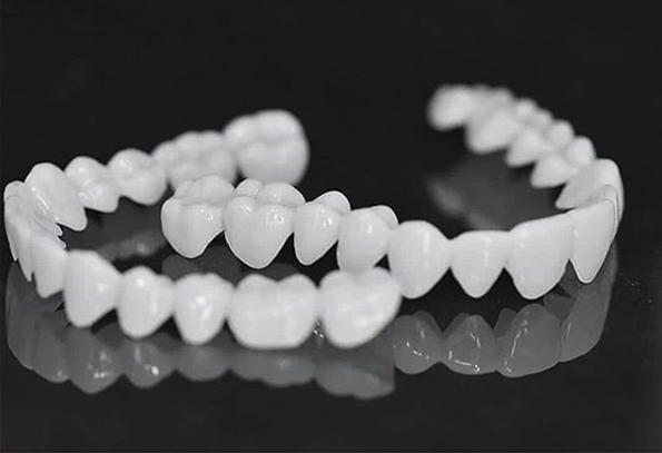 Kosmetische Zahnaufsätze SmileShape – Wiederverwendbar, Flexibel, Natürlich Weiß