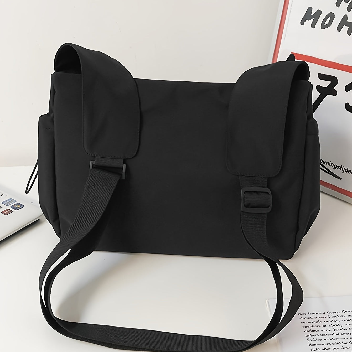 Nylon Umhängetasche in Schwarz – Urbaner Messengerbag mit Reißverschluss für den Alltag