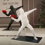 Blumen-Randalierer Dekorationsfigur von Banksy