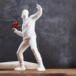 Blumen-Randalierer Dekorationsfigur von Banksy