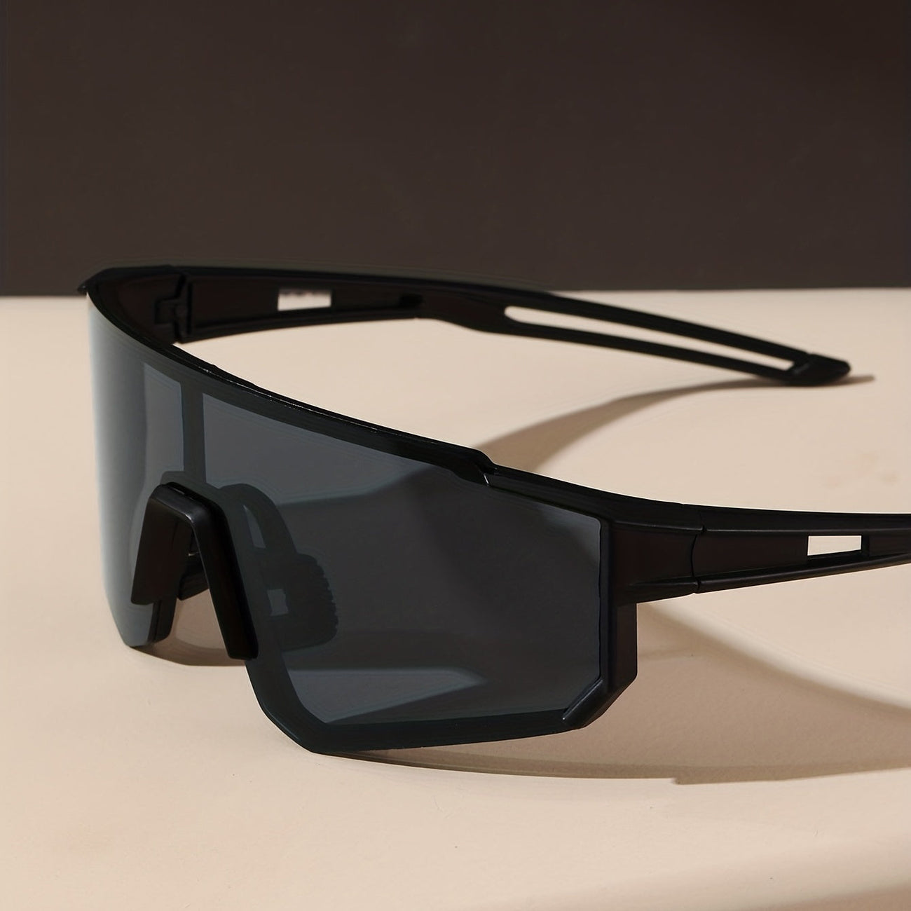 Aktive Sonnenbrille mit UV-Schutz für Sportbegeisterte