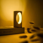 Komfortable Holz-Tischlampe mit LED-Beleuchtung