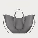 Elegant shoulder bag with generous storage space