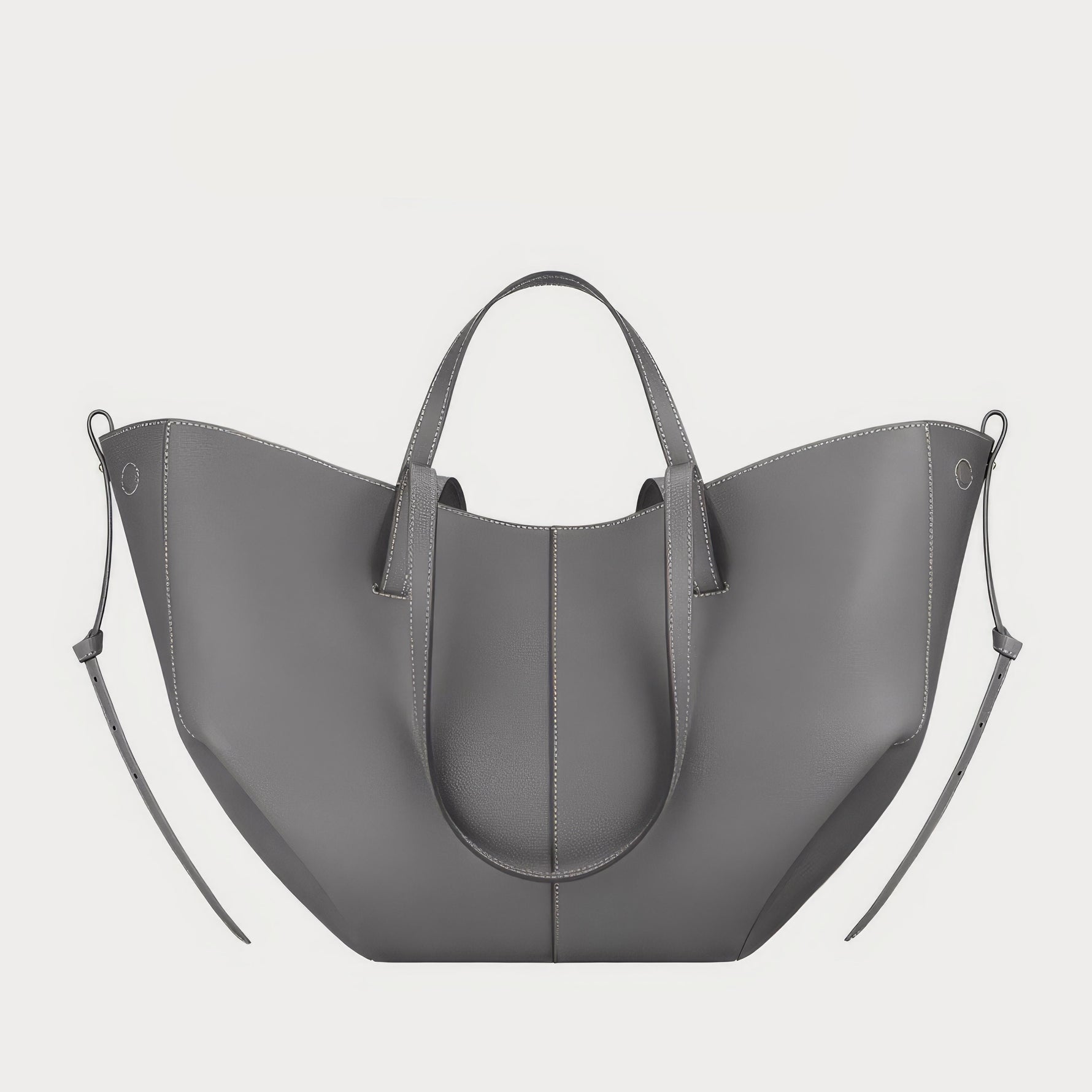 Elegant shoulder bag with generous storage space