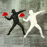 Blumen-Randalierer Dekorationsfigur von Banksy