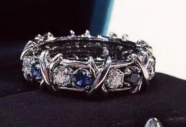 Eleganter Wellness-Ring mit Magnetwirkung