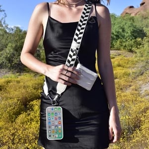 FlexiBand – Your stylish companion for hands-free convenience and organization