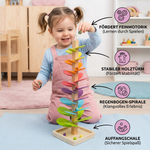 Holzturm mit Regenbogen-Murmeln im Montessori-Stil