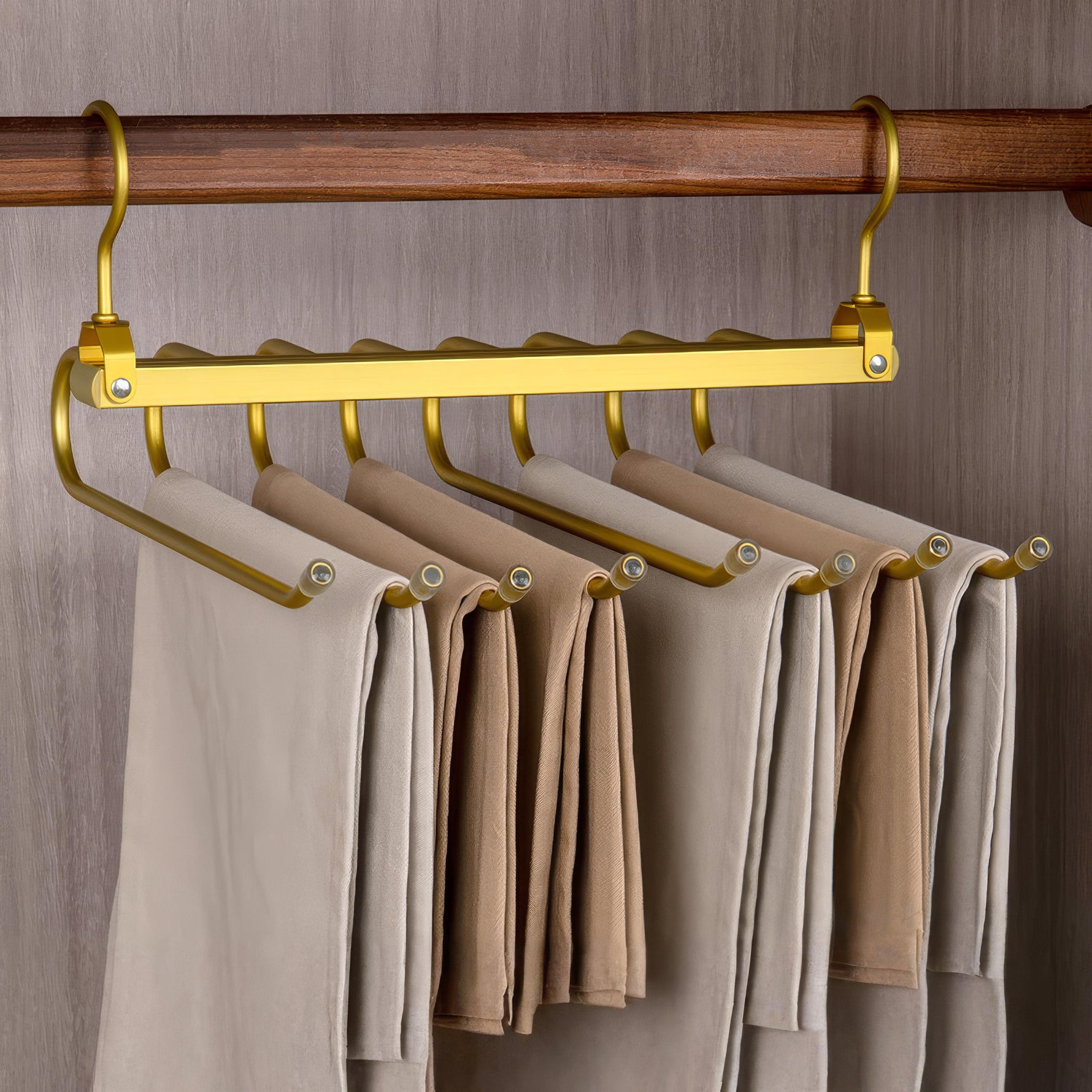 SmartSpace – Der elegante Kleiderständer für mehr Ordnung