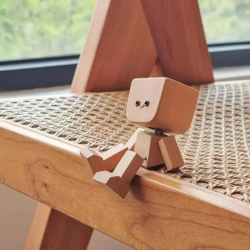 Handgefertigte Holzfigur – Ein Fröhlicher Begleiter für Fahrten