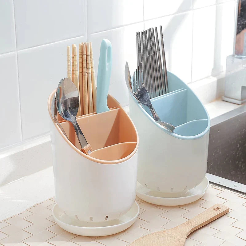 Praktischer Besteckorganizer mit Abtropfbehälter