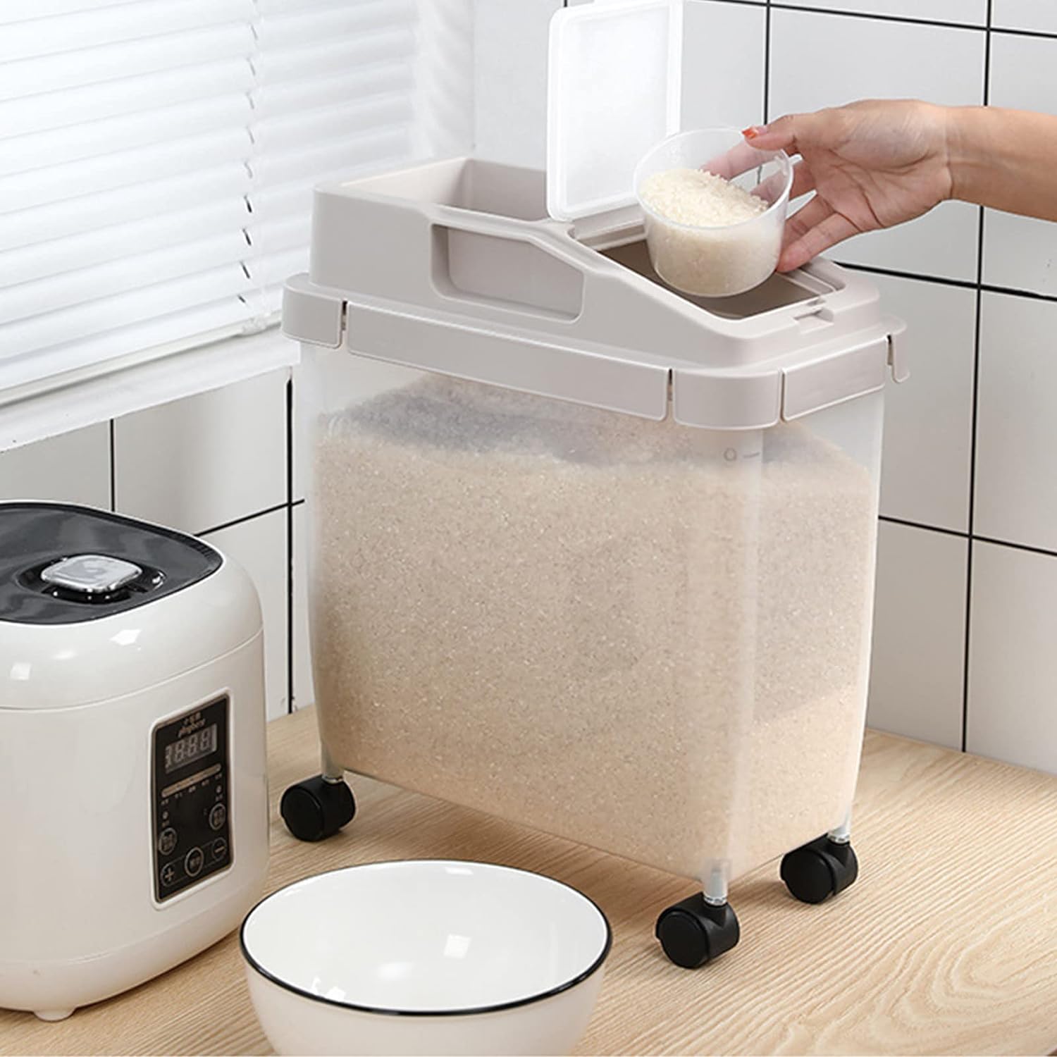 10 kg Vorratsbehälter für Lebensmittel mit Rollen