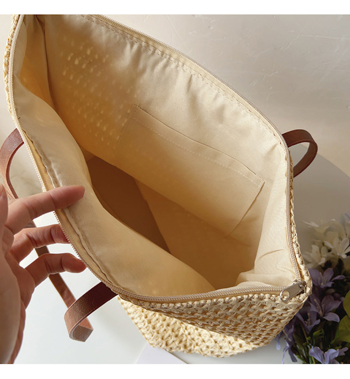 Stilvolle Rattan-Tasche mit Lederriemen für jeden Anlass