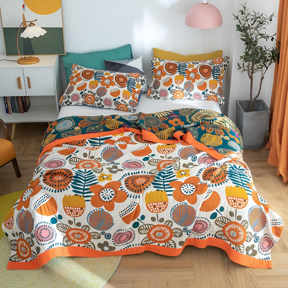 Stilvolle Sommerdecke mit floralen Motiven
