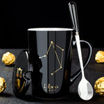 Schwarze Keramiktasse mit Deckel und Löffel – 12 Sternbilder