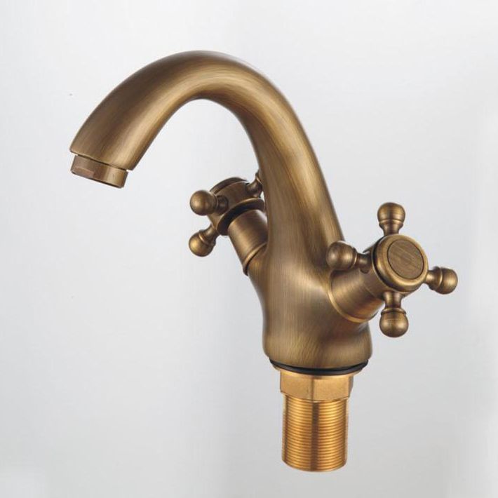 Stilvolle Badezimmerarmatur mit Kreuzgriffen in Goldchrom