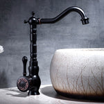 Eleganter Küchenwasserhahn mit schwenkbarem Auslauf und Hebelgriff