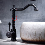 Eleganter Küchenwasserhahn mit schwenkbarem Auslauf und Hebelgriff