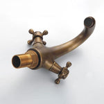 Stilvolle Badezimmerarmatur mit Kreuzgriffen in Goldchrom