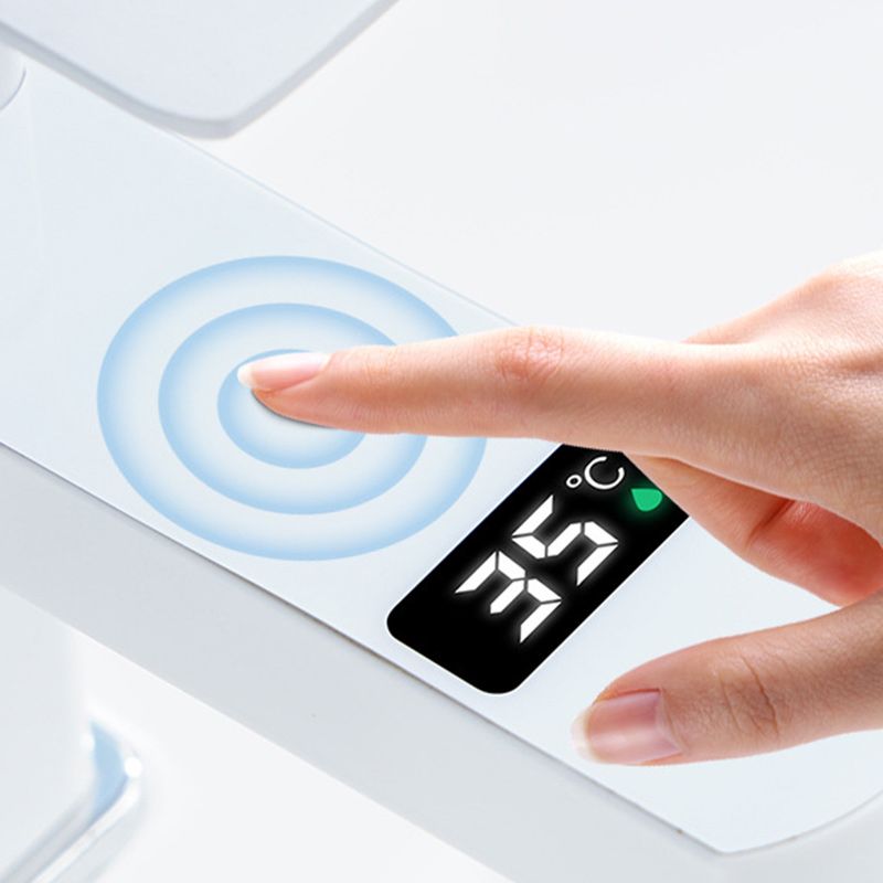 Moderne Küchenarmatur mit digitaler Anzeige und eleganter Form