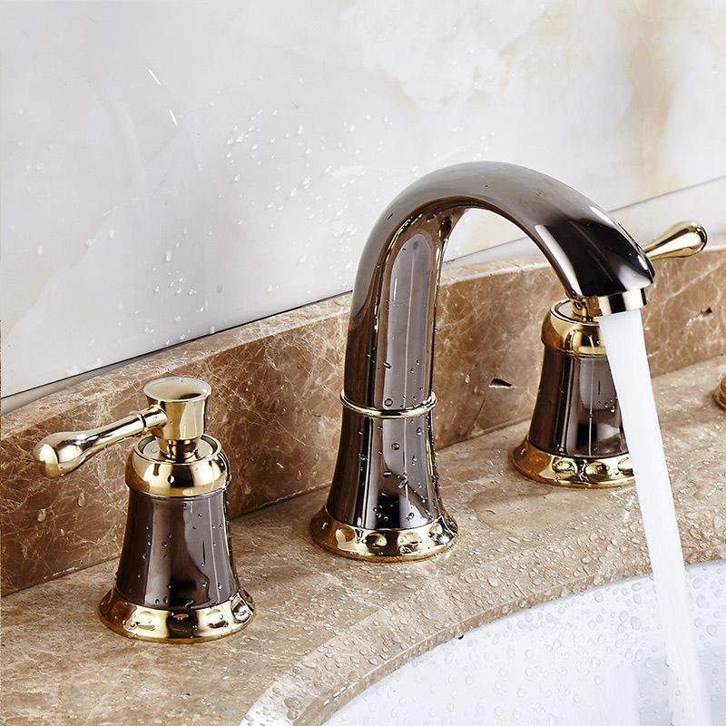 Eleganter Badewannenarmatur mit Deckmontage für modernes Badezimmer