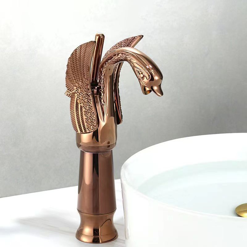 Eleganter Wasserhahn für das Badezimmer mit einem Hebel in verschiedenen Farben