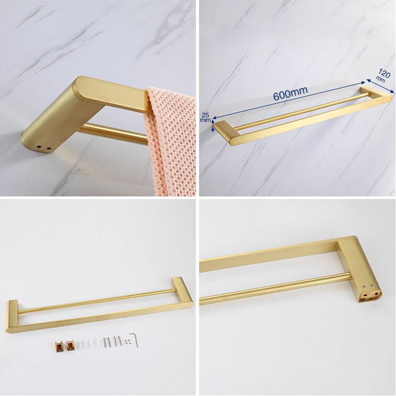 Elegantes Badezimmer-Set mit goldenen Handtuchhaltern