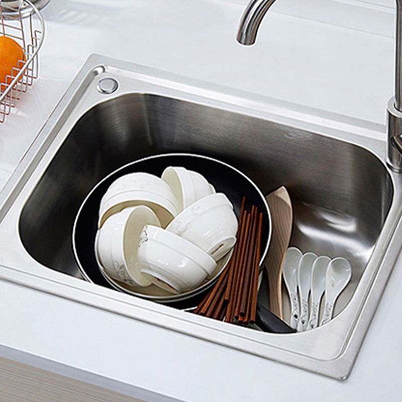Eleganter Küchenspüle mit schmutzabweisender Oberfläche und Abflussset