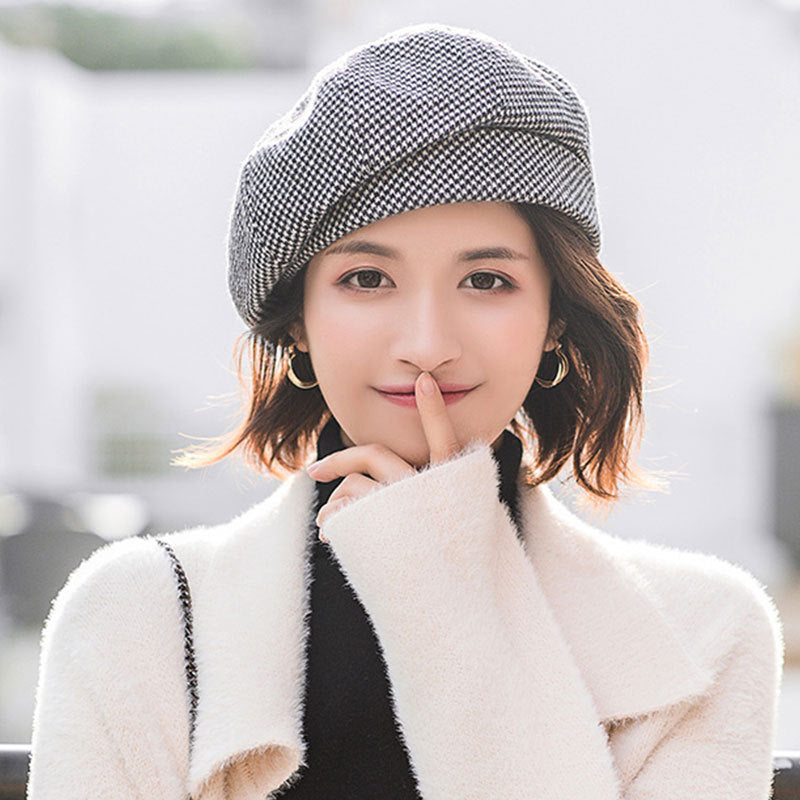 Elegant Women's Beanie Hat for Timeless Comfort
