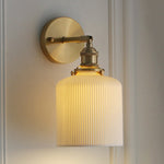 Wandleuchte aus Messing mit geriffeltem Glas – Stilvoll und Modern