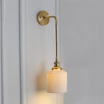 Wandleuchte aus Messing mit geriffeltem Glas – Stilvoll und Modern