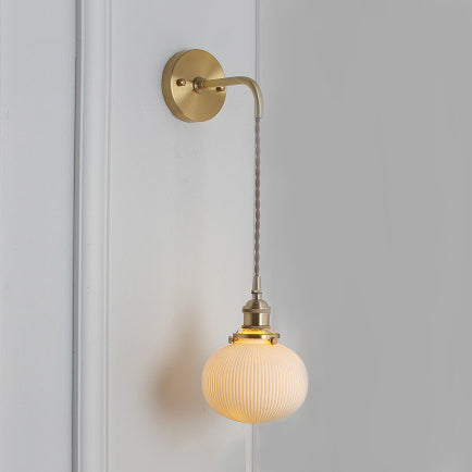 Wandleuchte aus Messing mit geriffeltem Glas – Stilvoll und Modern