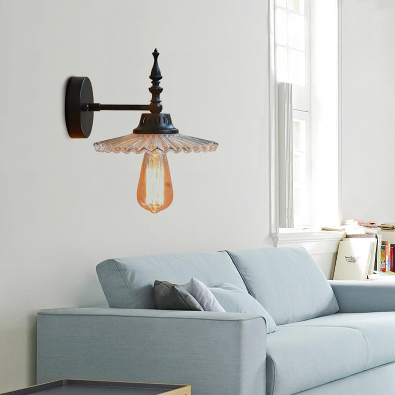 Moderne Wandlampe mit breitem Glas-Schirm in Grün