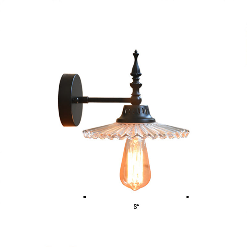 Moderne Wandlampe mit breitem Glas-Schirm in Grün