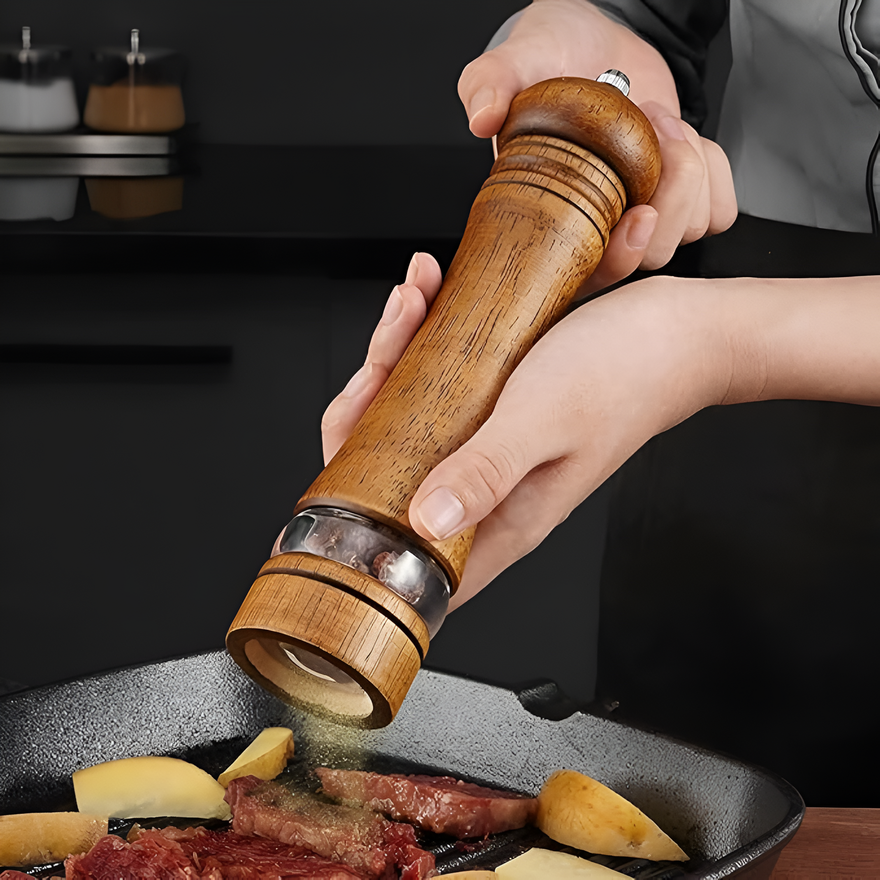 Handgefertigte Gewürzmühle aus Eichenholz für Genussliebhaber