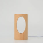Komfortable Holz-Tischlampe mit LED-Beleuchtung