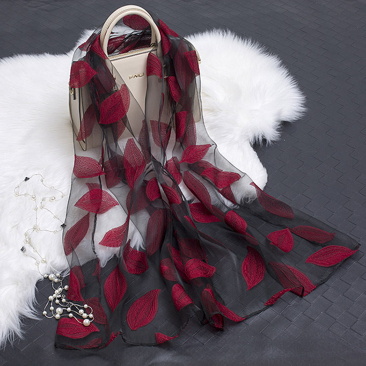 Blütenzauber | Eleganter Seidenschal mit floralen Motiven