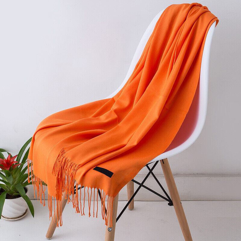 Luxurious cashmere scarf with an elegant design