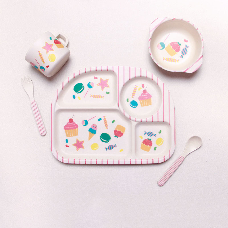 Kindergeschirrset mit Wolkenmuster – Teller, Schüssel, Becher & Besteck