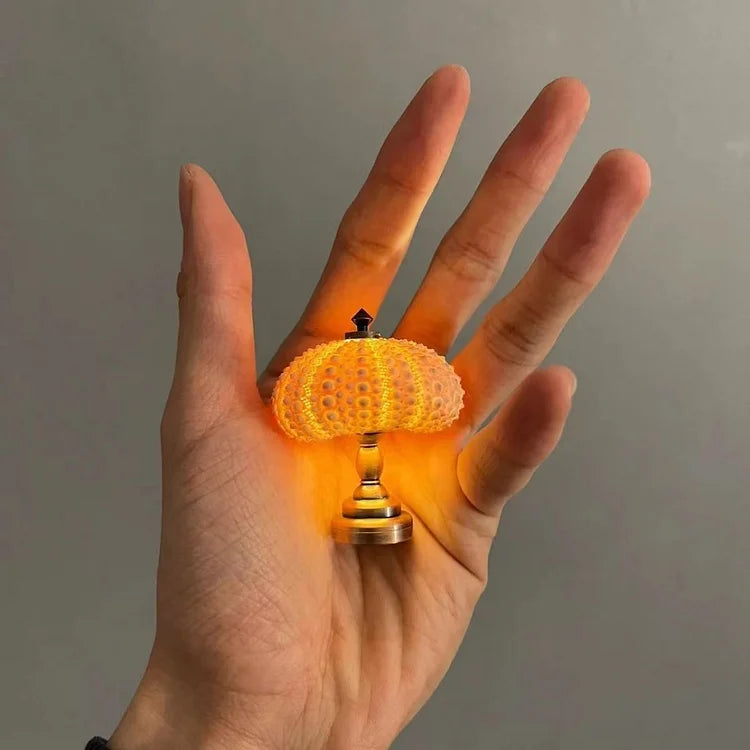 Elegante Nachttischlampe im Seeigel-Design
