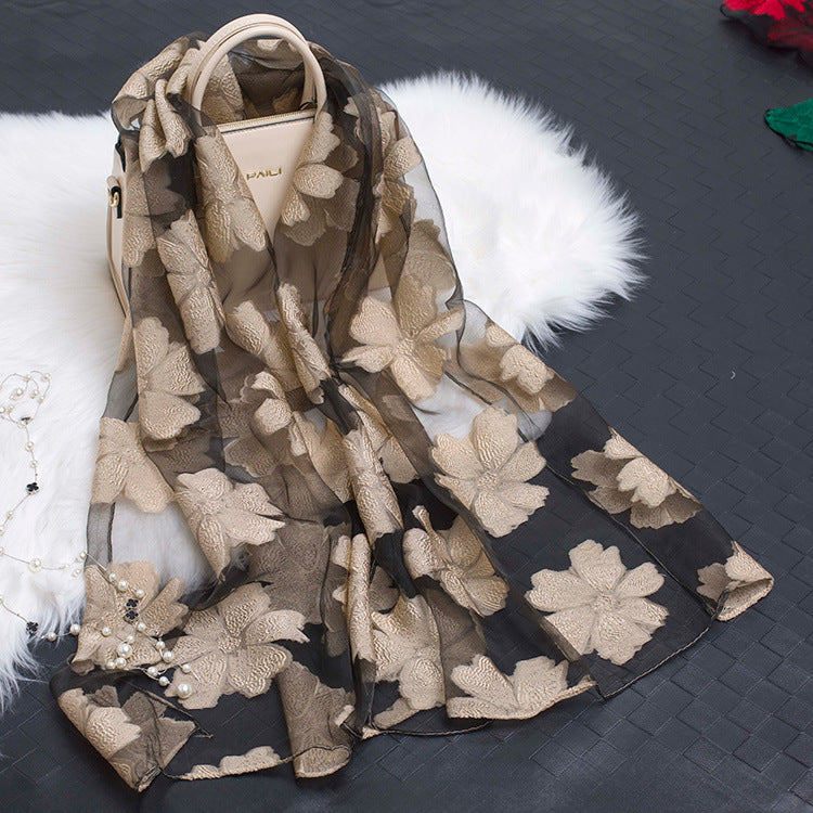 Blütenzauber | Eleganter Seidenschal mit floralen Motiven