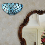 Elegante Tiffany-Wandlampe mit Buntglas-Schirm für Innenräume