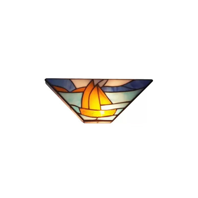 Elegante Tiffany-Wandlampe mit Buntglas-Schirm für Innenräume