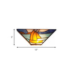 Elegante Tiffany-Wandlampe mit Buntglas-Schirm für Innenräume