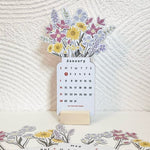 Schreibtischkalender 2024 mit blühenden Blumen