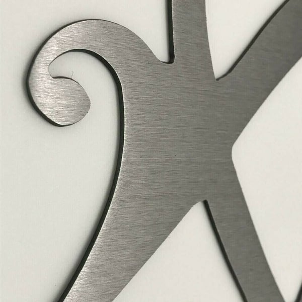 Wanddekoration InfinityHerz – Eisen Skulptur mit Symbol der ewigen Liebe