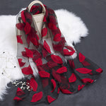 Blütenzauber | Eleganter Seidenschal mit floralen Motiven